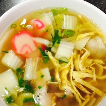 Nori's Saimin & Snacks - Small Won Ton Soup. I had maybe 10 won ton, which is quite generous for a small. - Japanese Near Me - Hilo, Hawaii