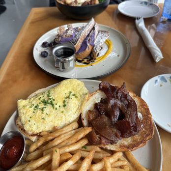 Toast Kitchen & Bakery - Breakfast sammy - Breakfast & Brunch Near Me - Tustin, California