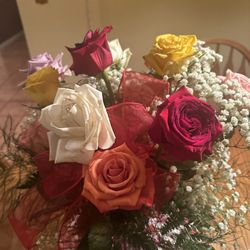 Bob's Flower Shop - 1dz assorted roses