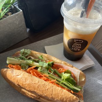 Om Nom Cafe - Om nom bánh mì and lychee tea - Vietnamese Near Me - Richmond, Texas