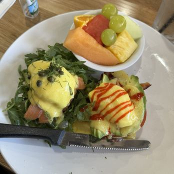 Broken Yolk Cafe - Salmon Benedict (don't recommend) and Golden State Benedict (recommend) - Breakfast & Brunch Near Me - La Verne, California