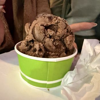 Willow Glen Creamery - Someone likes chocolate fudge! - Ice Cream & Frozen Yogurt Near Me - San Jose, California