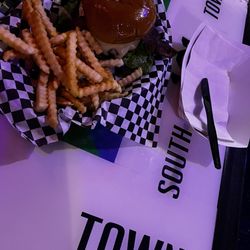 Southtown 101 - Burger and fries