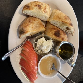 Renee's Tucson - Fresh bread, goat cheese, olive oil, homemade honey, and fresh apples!!!!! - Pizza Near Me - Tucson, Arizona