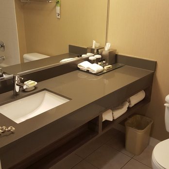 Executive Plaza Hotel - Coquitlam - Bathroom - Hotels Near Me - Coquitlam, British Columbia Executive Plaza Hotel - Coquitlam - Bathroom - Hotels Near Me - Coquitlam, British Columbia