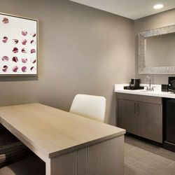 Embassy Suites by Hilton Charlotte Uptown - Guest room
