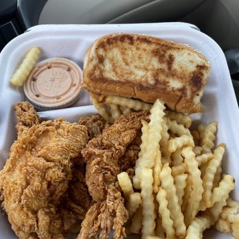Raising Cane's Chicken Fingers - Box Combo (Extra Toast) - Fast Food Near Me - Manteca, California