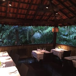 Manacá Bar e Restaurante - Table setting in the middle of the forest.