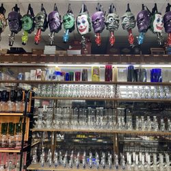 Laveen Smoke Shop - Gas mask and water pipes
