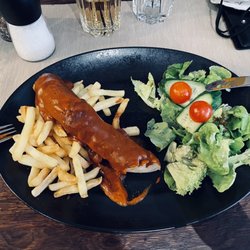 Brasserie Traube - Currywurst mit Pommes