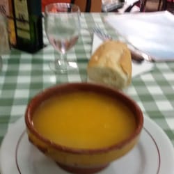 El Turia - Esta es la sopa del día del cocido, en la foto faltan los garbanzos y tocino. Esta incluidos pan, bebida y postre, 6,50€