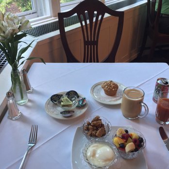 Four Chimneys Inn - Bed & Breakfast Near Me - Bennington, Vermont Four Chimneys Inn - Bed & Breakfast Near Me - Bennington, Vermont