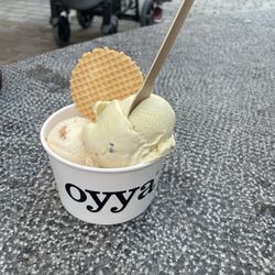 Oyya - Pistachio, speculoos and strawberry cheesecake gelato