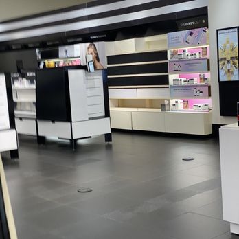 Edison Mall - Sephora - empty. - Shopping Centers Near Me - Fort Myers, Florida