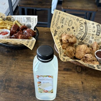Vegan Bar - Ginger Lemonade With Barbecue Lion's Mane Nuggets And Cauliflower Bites - Vegan Near Me - Naperville, Illinois Vegan Bar - Ginger Lemonade With Barbecue Lion's Mane Nuggets And Cauliflower Bites - Vegan Near Me - Naperville, Illinois