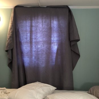 Loggerhead Inn and Suites - Put bedspread over sheer-window covers - Hotels Near Me - Surf City, North Carolina Loggerhead Inn and Suites - Put bedspread over sheer-window covers - Hotels Near Me - Surf City, North Carolina