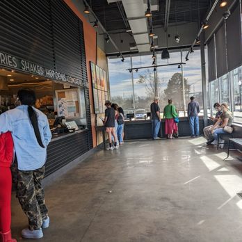 Shake Shack Virginia Beach - Order area - Fast Food Near Me - Virginia Beach, Virginia Shake Shack Virginia Beach - Order area - Fast Food Near Me - Virginia Beach, Virginia