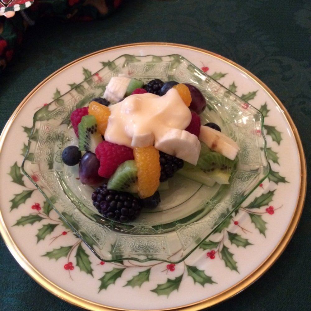 Belmont Hill Victorian Bed & Breakfast - Fresh fruit on festive china, in a gorgeous home. Antique furniture and everything. - Bed & Breakfast Near Me - Cedar Rapids, Iowa