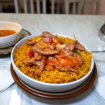 Lion Kitchen - tomato beef crispy noodles $16 top view - Chinese Near Me - San Francisco, California