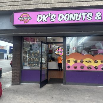 Dks Donuts & Bakery - Donuts Near Me - Santa Monica, California
