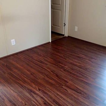 Ray's Flooring - an empty room with wood floors - Flooring Near Me - Charleston, South Carolina