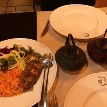 Madre Tierra - Madre Tierra salad with green tea and chai - Vegetarian Near Me - Toledo, TO
