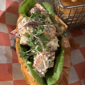 The Nauti Lobstah - New England lobster roll 4 oz - Seafood Near Me - Apopka, Florida