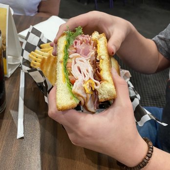 Clovis Point Bar and Grill - Club sandwich - Diners Near Me - Clovis, New Mexico