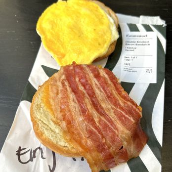 Starbucks - Coffee & Tea Near Me - Toronto, Ontario