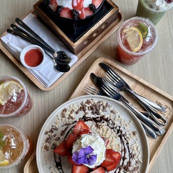 Coche Valley Dessert Cafe - Strawberry Nutella toast and mixed berry bingsu (IG: @mylifeaskat_) - Desserts Near Me - Seattle, Washington Coche Valley Dessert Cafe - Strawberry Nutella toast and mixed berry bingsu (IG: @mylifeaskat_) - Desserts Near Me - Seattle, Washington