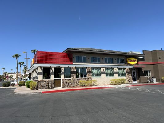 Denny's by null