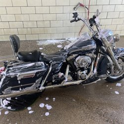 Wash Me Car Wash - Couldn't compete wash because machine ate $10 and bright no more cash.