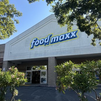 FoodMaxx - The entrance to FoodMaxx - Grocery Near Me - Hayward, California