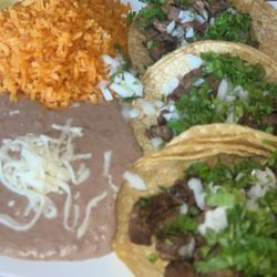 Los 3 Martinez Mexican Grill & Bar - Taco dinner
