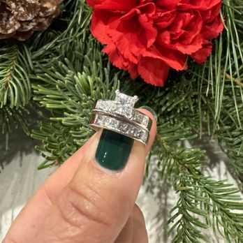 Gene simmons wife wedding ring 60 photos - Astyledwedding.com