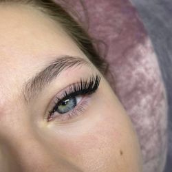 Laveda Lash & Brow Boutique - Hybrid