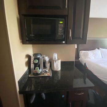 Holiday Inn Express & Suites Moab - Coffee counter. - Hotels Near Me - Moab, Utah Holiday Inn Express & Suites Moab - Coffee counter. - Hotels Near Me - Moab, Utah