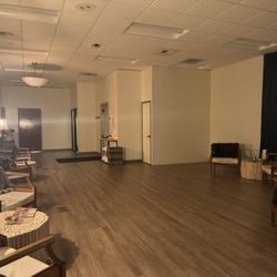 The Highlands Day Spa - Coeur d'Alene - Waiting room with steam room