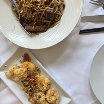 Bugis Street Brasserie - Salt and pepper prawns and sliced beef fried noodle - Chinese Near Me - London, XGL Bugis Street Brasserie - Salt and pepper prawns and sliced beef fried noodle - Chinese Near Me - London, XGL