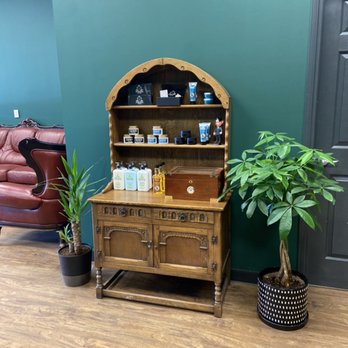 Doogies Barbershop - Plants - Barbers Near Me - Red Deer, Alberta Doogies Barbershop - Plants - Barbers Near Me - Red Deer, Alberta
