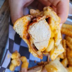 Drippin Chicken - Mac Sando