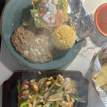 Mezcal - Lunch chicken fajitas - Desserts Near Me - Mt Pleasant, South Carolina