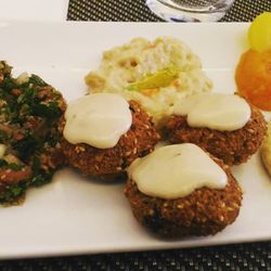 Aklé - Le Comptoir à Mezzés - Assiettes de mezzés