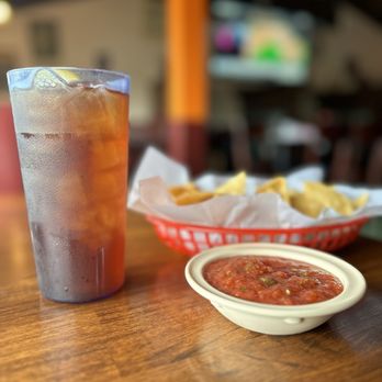 El Tecolote - Ice tea, chips and salsa. Chips were extra thick, warm and crispy, super yummy! - Mexican Near Me - Camarillo, California El Tecolote - Ice tea, chips and salsa. Chips were extra thick, warm and crispy, super yummy! - Mexican Near Me - Camarillo, California
