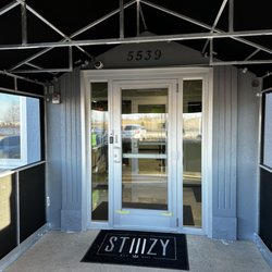 Lux Leaf Dispensary - Front door