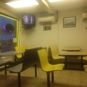 Mario Brothers Pizza - 7 table dining room - Pizza Near Me - Philadelphia, Pennsylvania