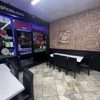 Lenzini's Pizza - another photo of their interior. So cute, clean and quaint.. - Pizza Near Me - North Hollywood, California Lenzini's Pizza - another photo of their interior. So cute, clean and quaint.. - Pizza Near Me - North Hollywood, California