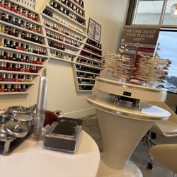 PUR Nail Spa - Set up.