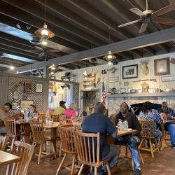 Cracker Barrel Old Country Store - Dining room