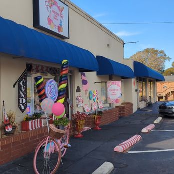 Pendleton Candy - a pink bicycle parked in front of a store - Candy Stores Near Me - Pendleton, South Carolina